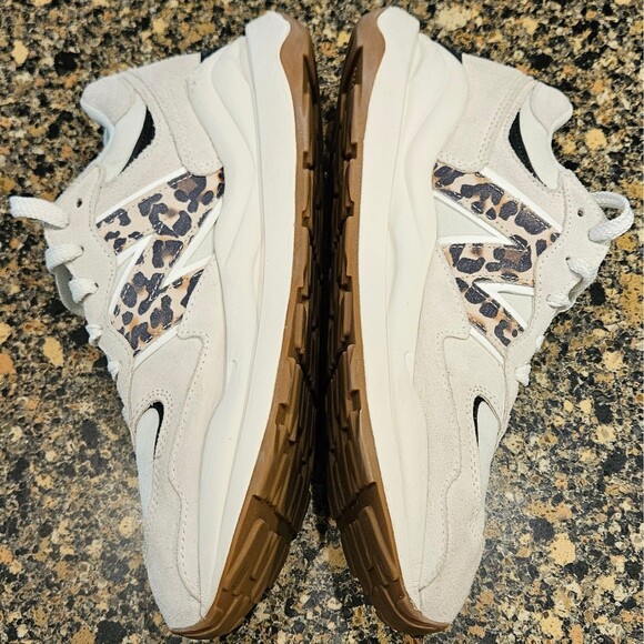 New Balance 57/40 Sea Salt Leopard Grey Gum Sole Shoes Womens Size 11 Width B - Picture 3 of 14